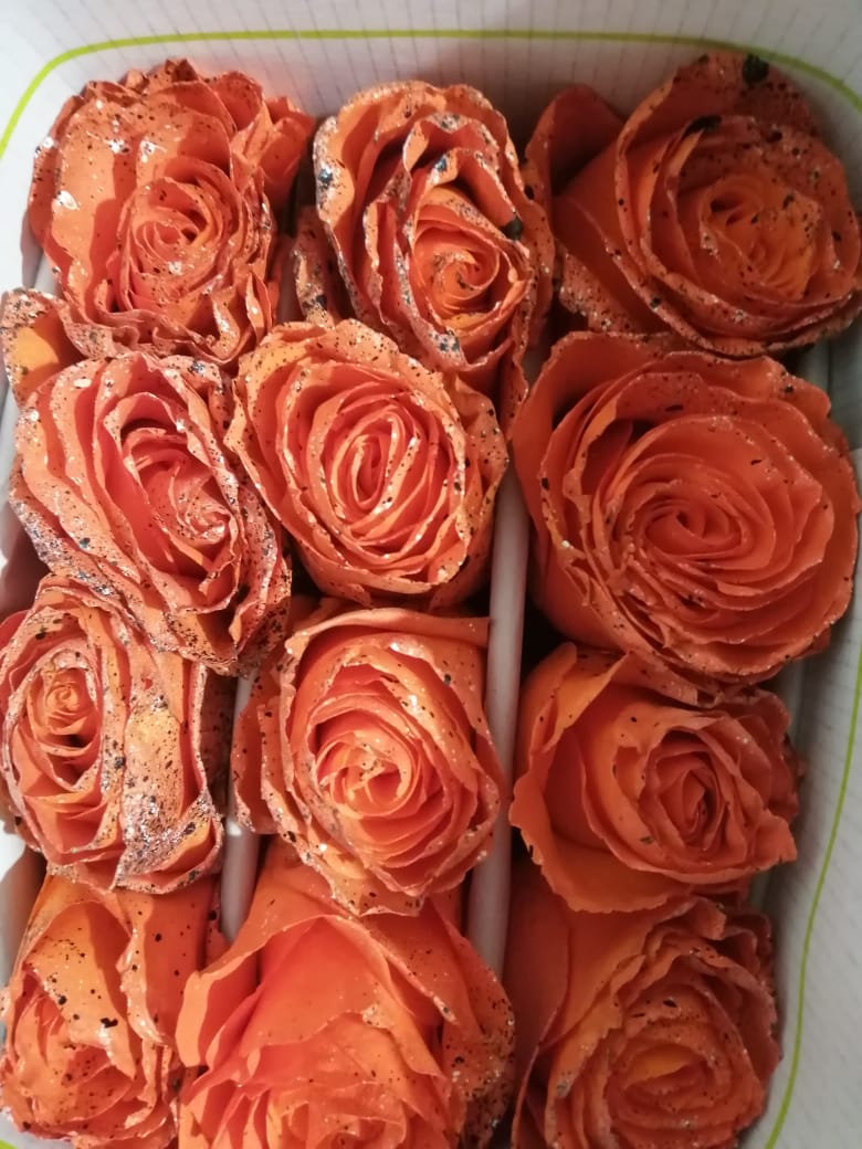 Tinted Roses I Halloween collection I $ 37.50 * Bunch: 25 roses