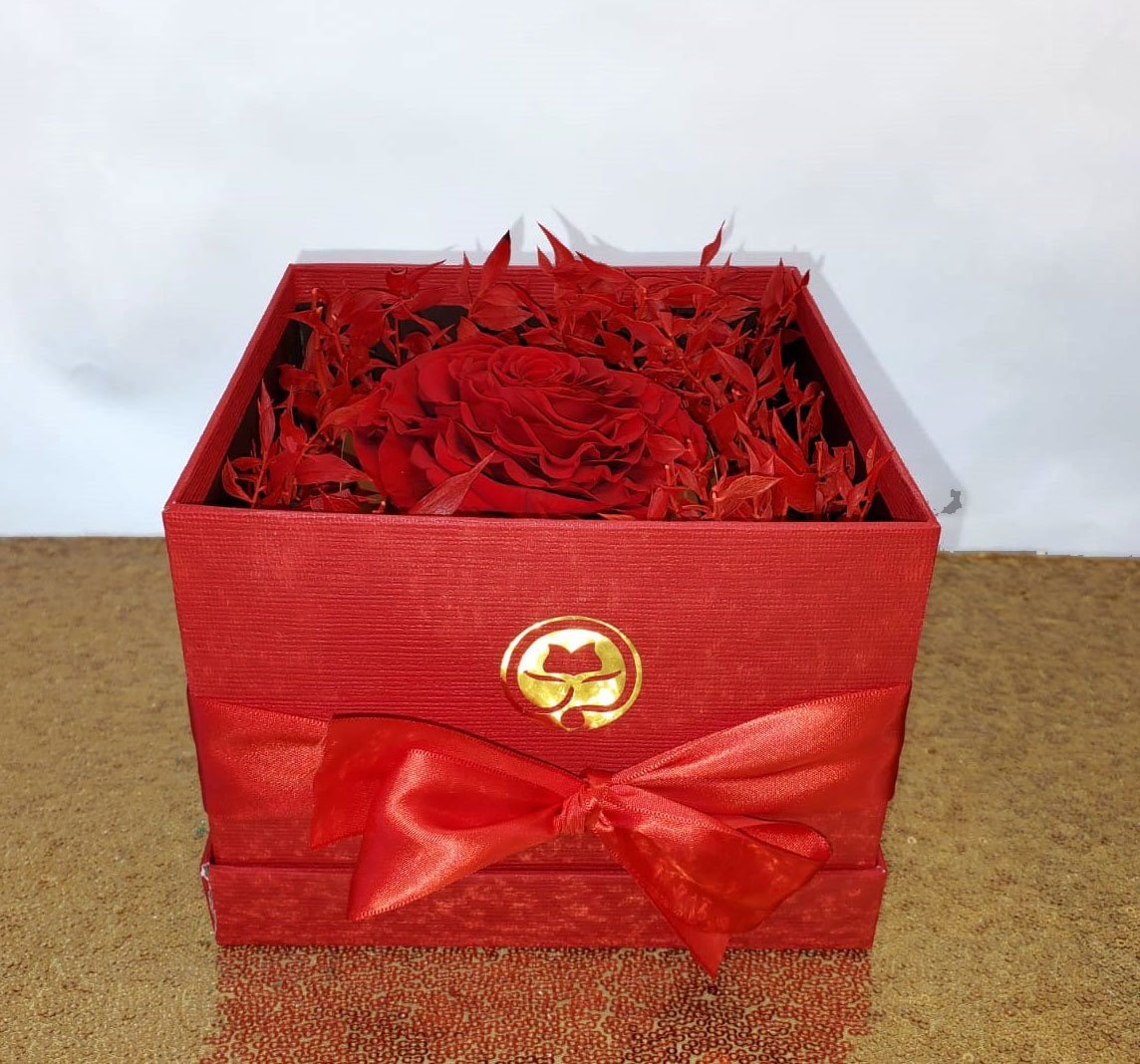 Red Heart Box 001-Shaped Preserved Rose