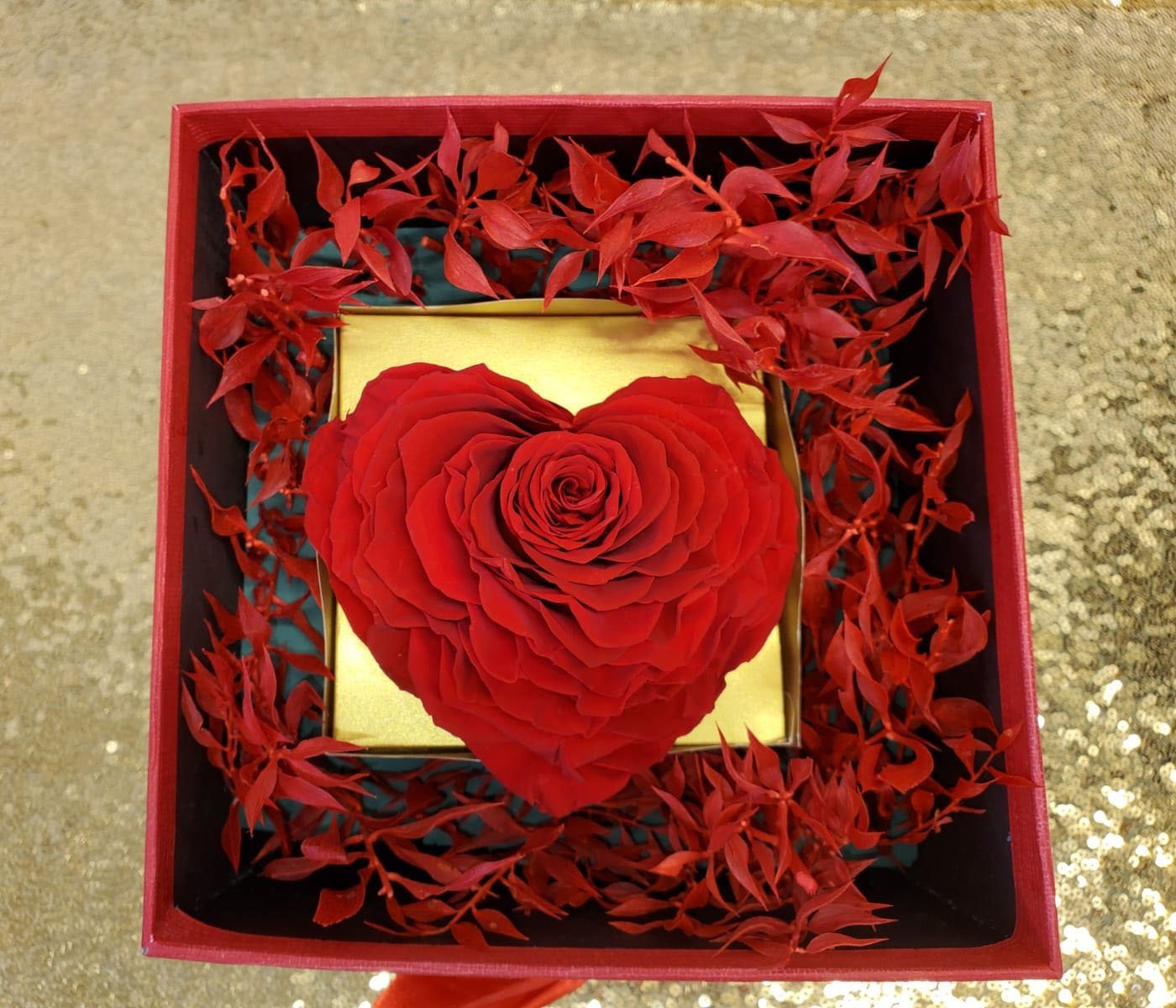 Red Heart Box 001-Shaped Preserved Rose